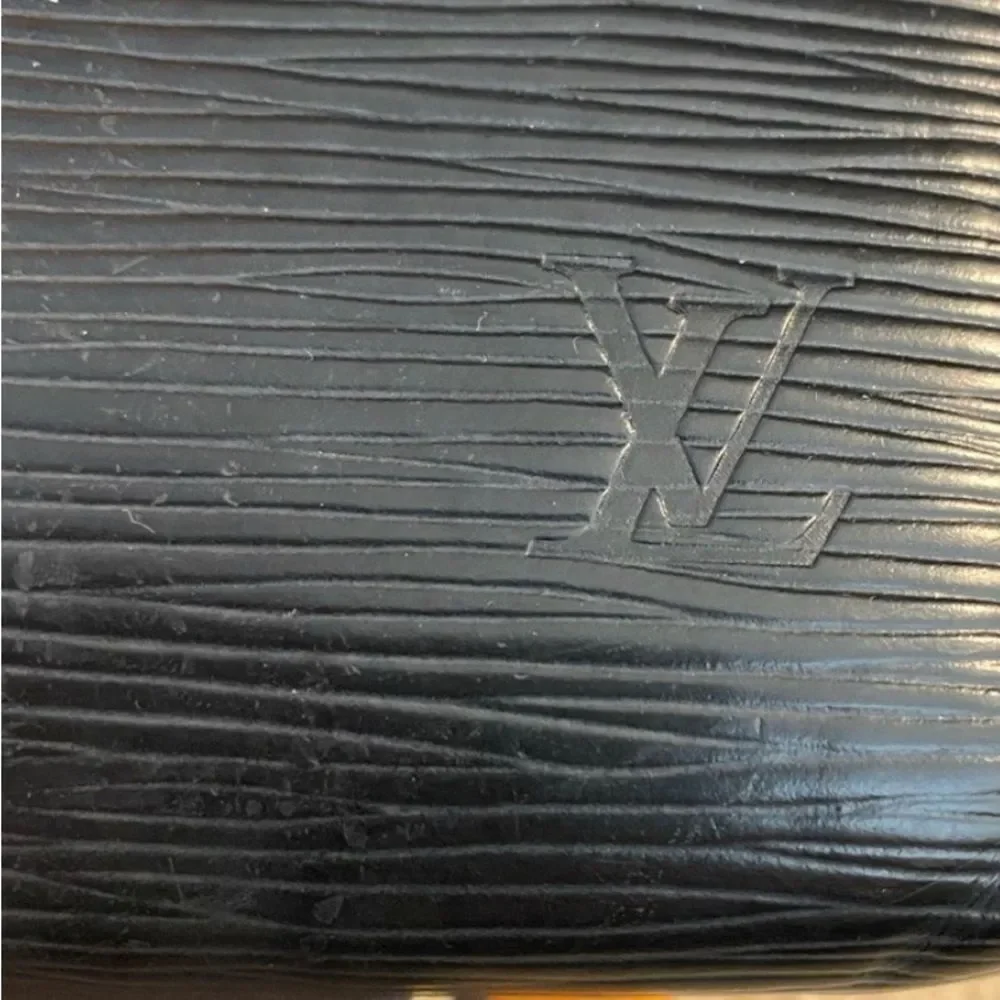 Auth Louis Vuitton black epi‎ wallet silver hardware.